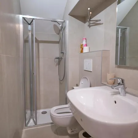 Apartment Beautiful, Cozy With A Small Courtyard. Verona