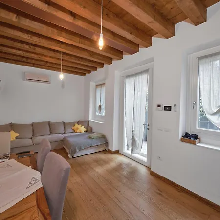 Beautiful, Cozy With A Small Courtyard. Apartment Verona