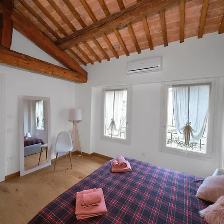 Apartment Beautiful, Cozy With A Small Courtyard.