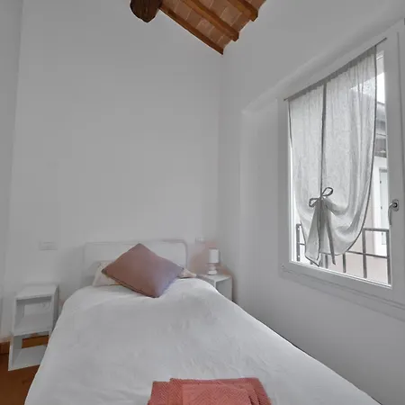 Beautiful, Cozy With A Small Courtyard. Βερόνα